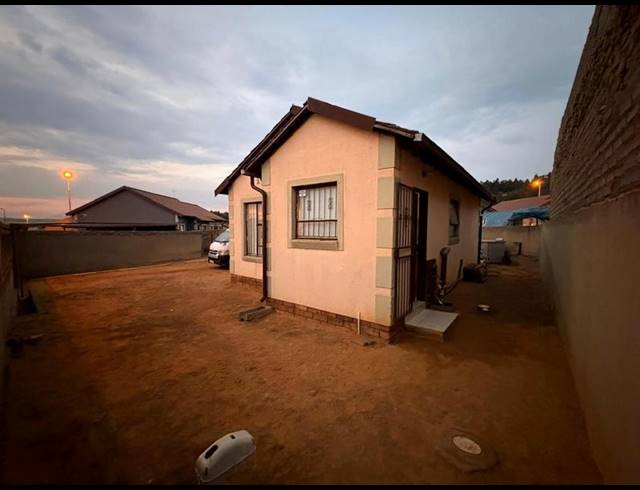 3 BEDROOM HOUSE FOR SALE IN KAGISO